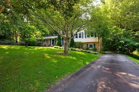 1096 Canterbury Dr SW, Smyrna, GA 30082