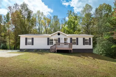 212 Navajo Trl, Bowdon, GA 30108
