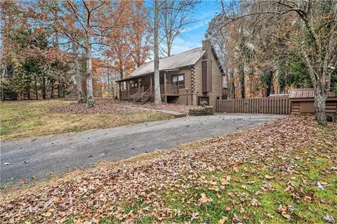 77 Heather Ln, Dahlonega, GA 30533