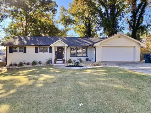 497 Dicks Ct NW, Lilburn, GA 30047