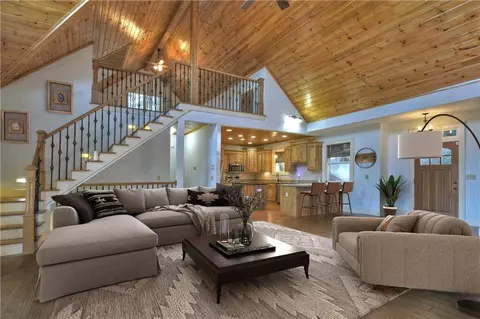 755 Pocaset Dr, Ellijay, GA 30540