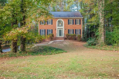 185 Creekwood Trl, Fayetteville, GA 30214