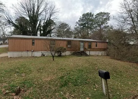 131 Carver Cir, Lawrenceville, GA 30046