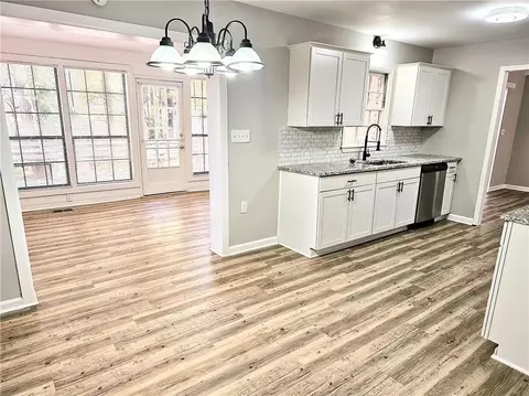 5770 Woodland Dr, Acworth, GA 30102