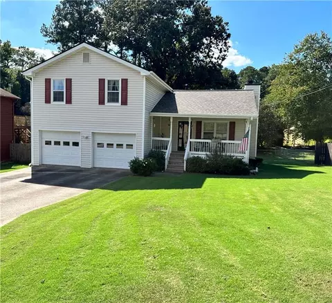 330 Roses Creek Dr, Lawrenceville, GA 30044