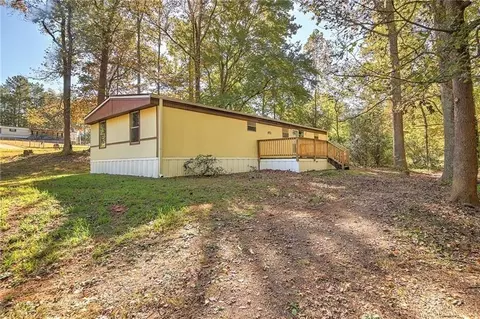 4725 Choctaw Ct SE, Acworth, GA 30102