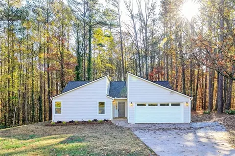 5800 Bay Pointe Sound NW, Acworth, GA 30101