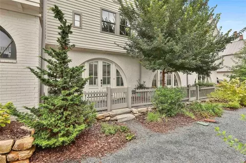 465 Juniper Ln, Fayetteville, GA 30214