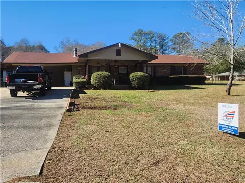 70 Hickory Cir, Carrollton, GA 30116