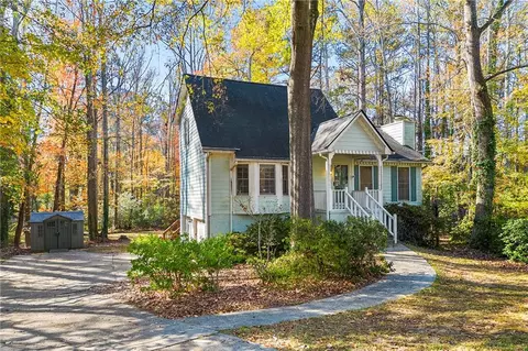 2428 Hillboro Cir SW, Marietta, GA 30064
