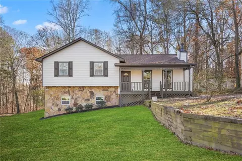 6342 Iris Dr, Flowery Branch, GA 30542