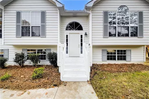 4185 Sterling Pointe Dr, Douglasville, GA 30135