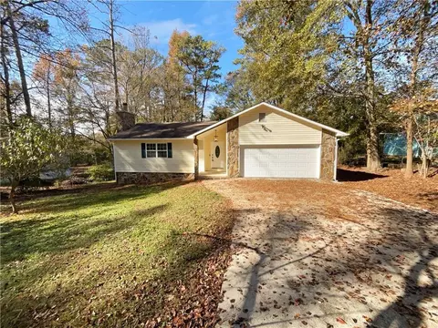 112 Lakeview Dr, Stockbridge, GA 30281