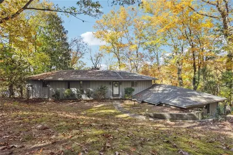 814 Lakeshore Dr, Berkeley Lake, GA 30096