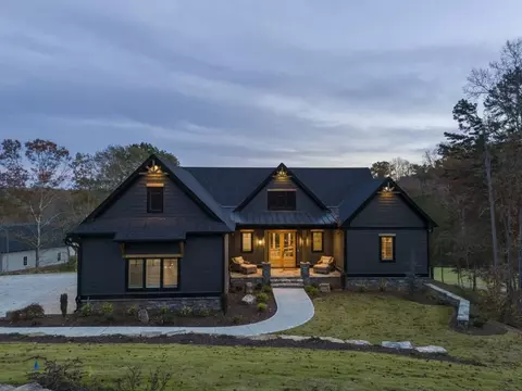 369 Edgewater Trl S, Toccoa, GA 30577
