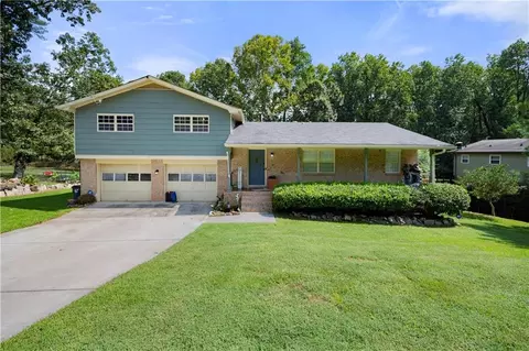 2816 Hickory Cir, Snellville, GA 30078