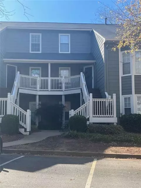 305 Mill Pond Rd, Roswell, GA 30076