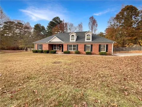 92 Red Oak Dr, Carrollton, GA 30116