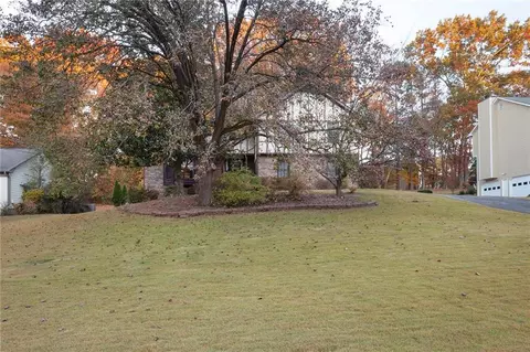 5050 Kings Wood Dr NE, Roswell, GA 30075
