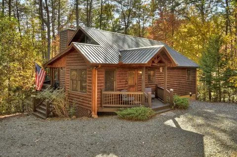 284 The Woods Rd, Mineral Bluff, GA 30559