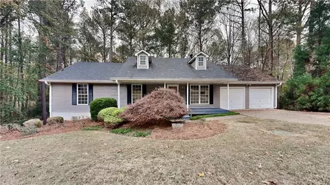 718 Country Lake Ct, Mcdonough, GA 30252