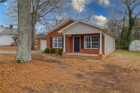 202 George St, Adairsville, GA 30103