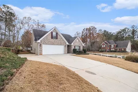 425 Pebble Blvd, Covington, GA 30016 photo 2
