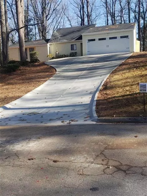 935 Millard Rd, Stone Mountain, GA 30088