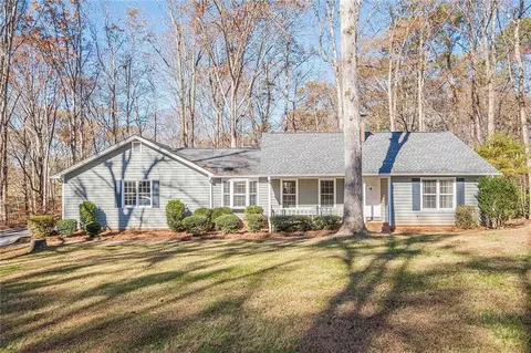 4542 Holiday Heights Dr, Oakwood, GA 30566