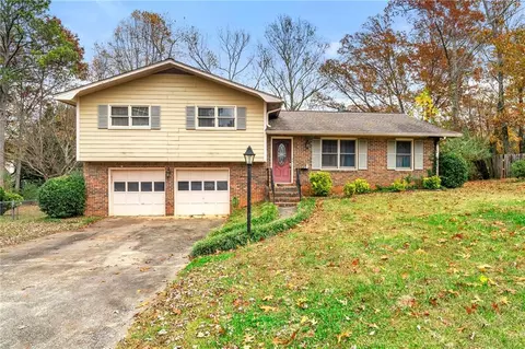 8140 Woodcliff Trl, Riverdale, GA 30274