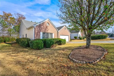 385 Foe Creek Dr, Roswell, GA 30076