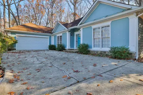82 Oakwood Hills Dr, Suwanee, GA 30024