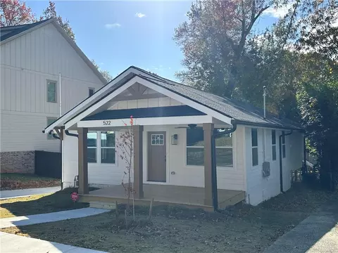 522 Oak Dr, Hapeville, GA 30354