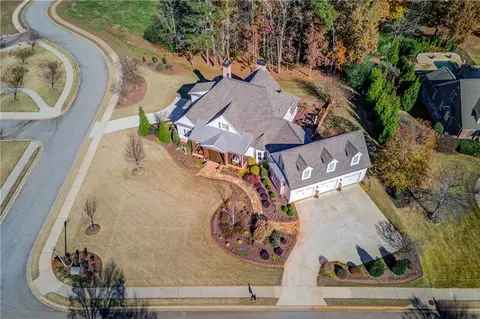 5309 Retreat Dr, Flowery Branch, GA 30542