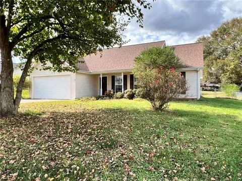 79 Arlington Ln, Commerce, GA 30529