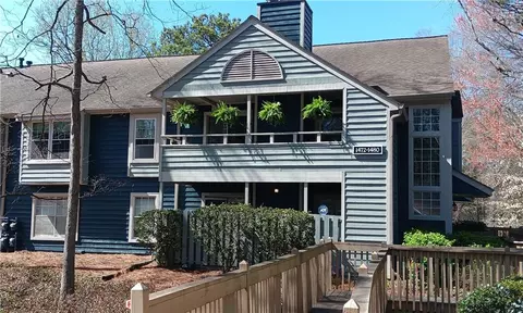 1472 N Crossing Cir NE, Atlanta, GA 30329