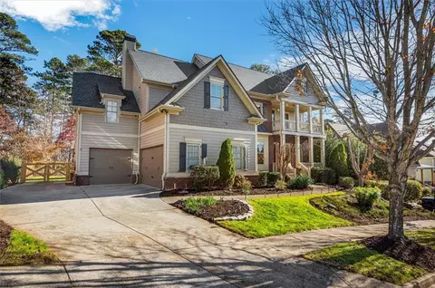 1246 Whisper Cove Dr, Buford, GA 30518