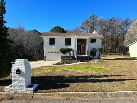 8915 Crestmont Dr, Jonesboro, GA 30238