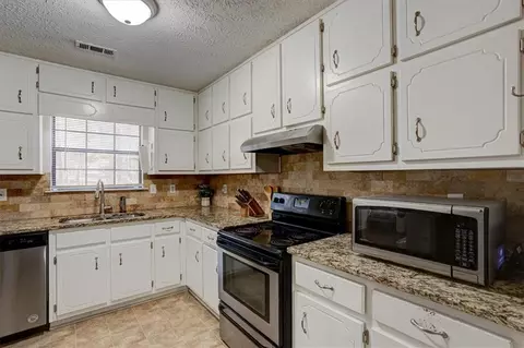 7031 Winter Woods Ct, Morrow, GA 30260 photo 11