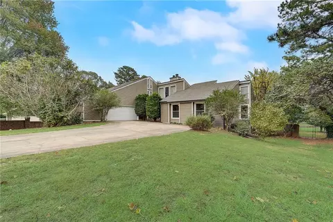 5005 Willow Bluff Dr, Sandy Springs, GA 30350