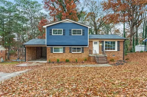 782 Magna Carta Dr NW, Atlanta, GA 30318