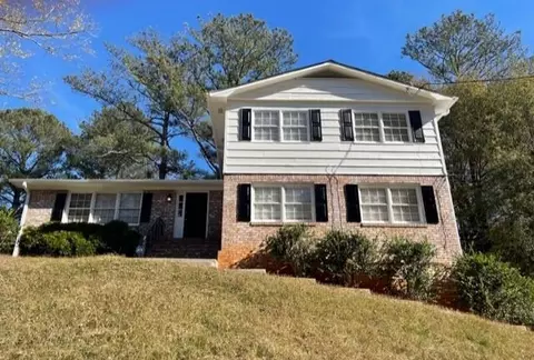 3282 Wintercreeper Dr, Lithonia, GA 30038