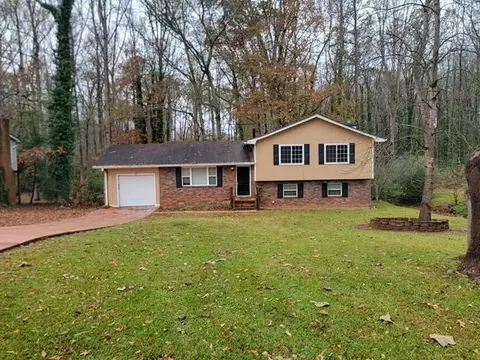 8521 Jenson Dr, Jonesboro, GA 30236