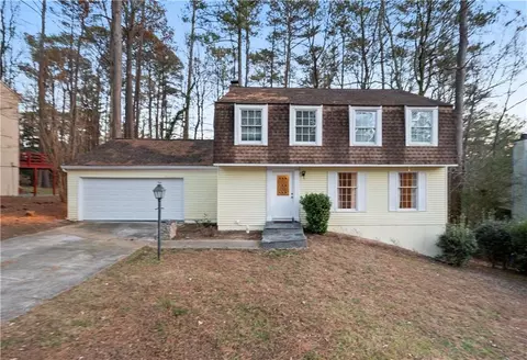 520 Sailwind Dr, Roswell, GA 30076