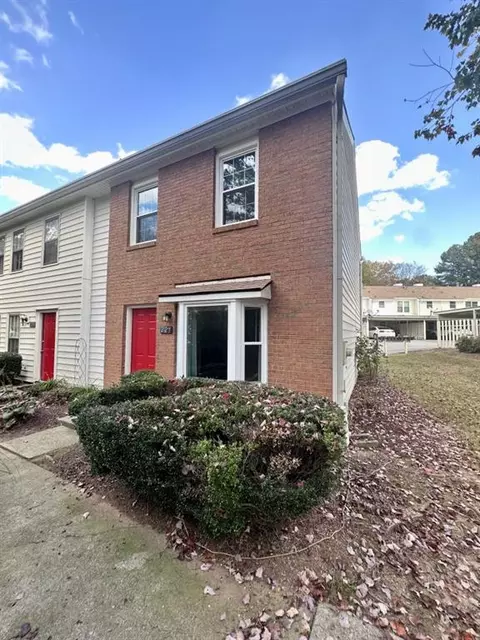 227 Chads Ford Way, Roswell, GA 30076