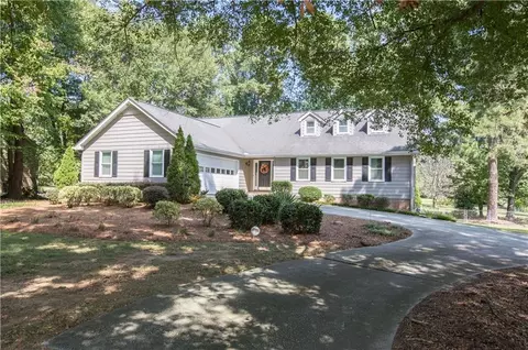 2172 Valley Creek Cir, Snellville, GA 30078
