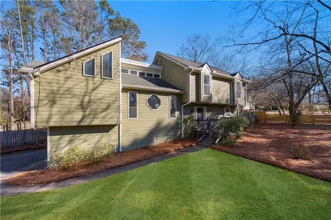 2141 Preswick Dr NE, Marietta, GA 30066