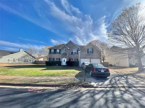 198 Kentwood Springs Dr, Hampton, GA 30228