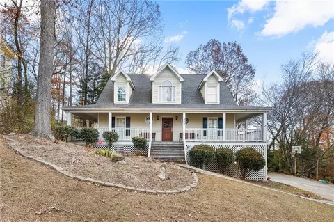 909 Georgian Point Dr, Lawrenceville, GA 30045