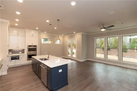 127 N Stonehouse Dr, Cumming, GA 30040